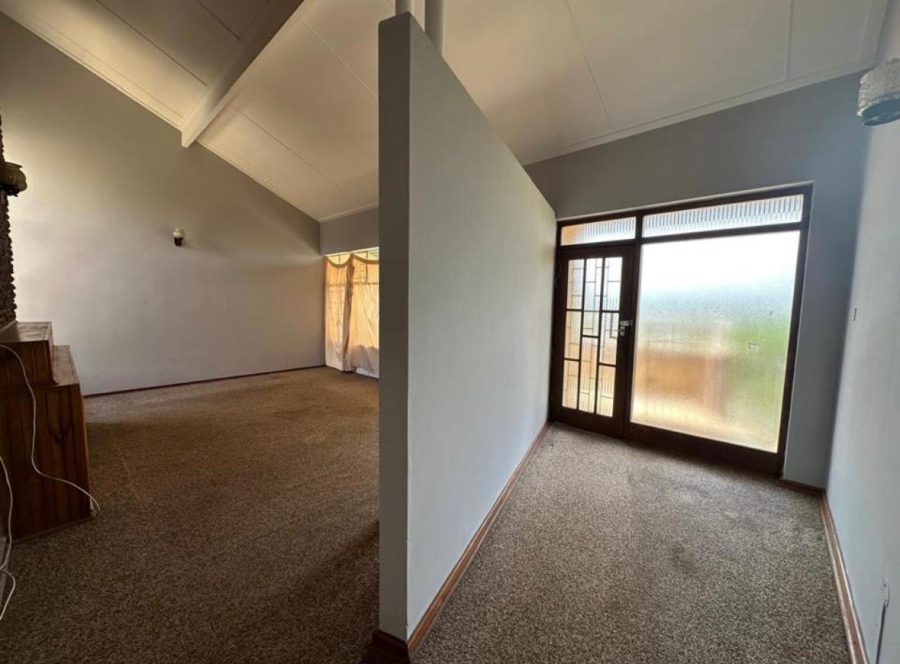 3 Bedroom Property for Sale in Heuwelkruin Eastern Cape